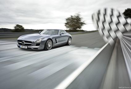 "Mercedes Benz SLS AMG 2011" تجسيدا للتكنولوجيا العالية